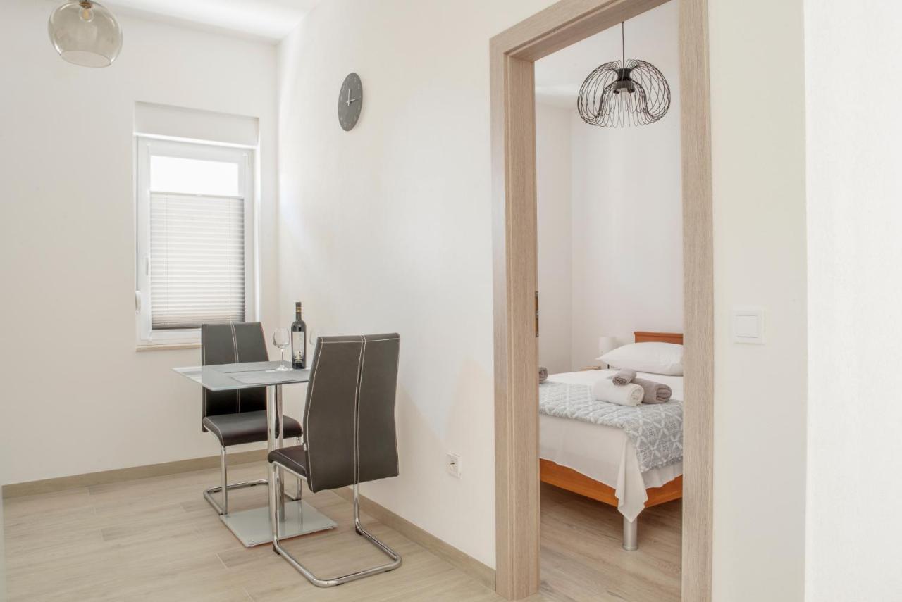 טרוגיר Apartmani Vudrag מראה חיצוני תמונה